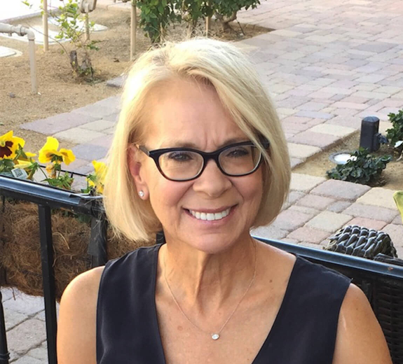 Featured Bio - Ellen Ahearn (Editorial)