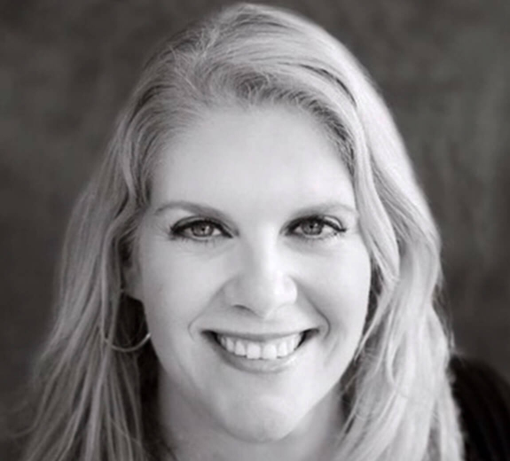Featured Bio - Laura Genovese (Editorial)