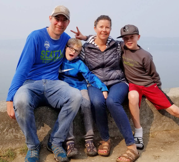Featured T1D Heldring Family Beach Editorial