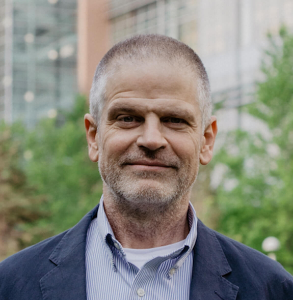 Bio Kevin Deane
